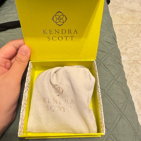 Kendra Scott necklace - Picture 8 of 9